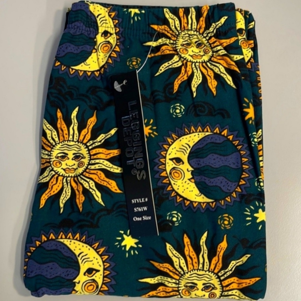 Leggings Celestial Sun Moon Stars Astrology Boho Gypsy Cute Buttery Soft NWT